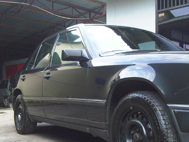 1988 MercedesBenz 300E W124 June 28 2011 Panels repair repaint